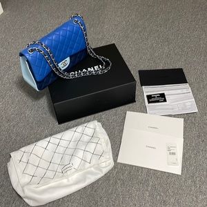 Timeless Classic CHANEL
Tricolor Jumbo Double Flap Bag